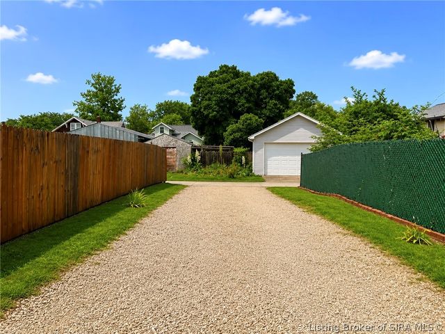 1817 E Oak Street, New Albany, IN 47150