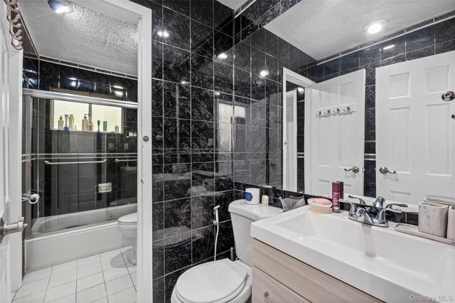 18 South Drive, Manhasset Hills, NY 11040