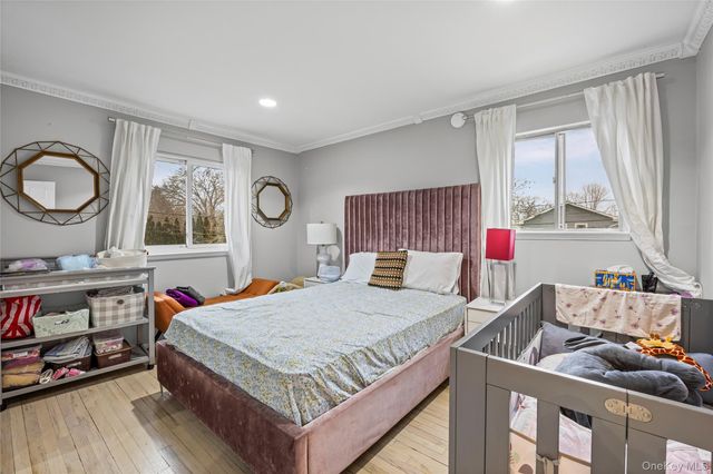 18 South Drive, Manhasset Hills, NY 11040