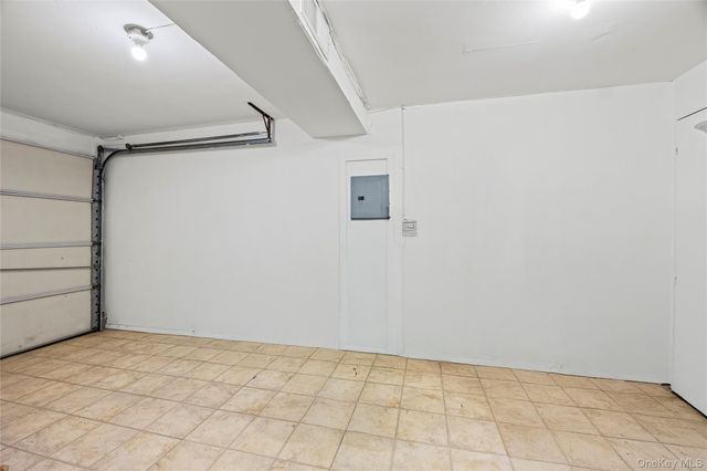 18 South Drive, Manhasset Hills, NY 11040