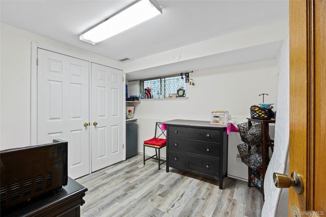 18 South Drive, Manhasset Hills, NY 11040