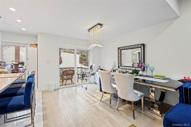 18 South Drive, Manhasset Hills, NY 11040