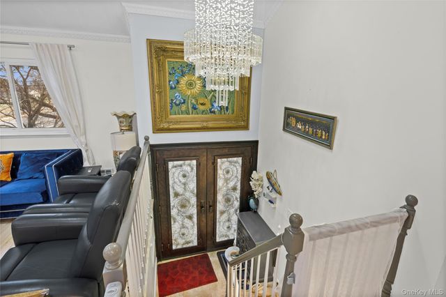 18 South Drive, Manhasset Hills, NY 11040