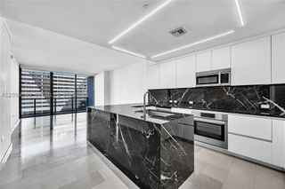 88 SW 7th St 806, Miami, FL 33130