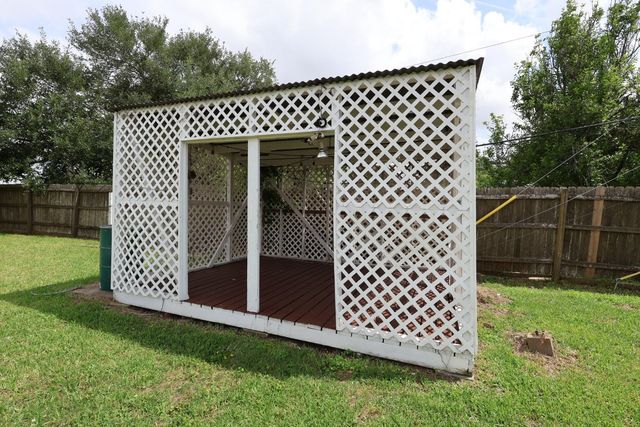 1217 E Brown Lane, Deer Park, TX 77536
