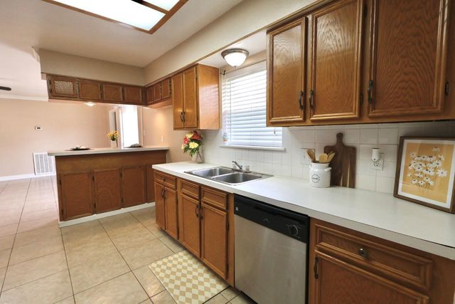 1217 E Brown Lane, Deer Park, TX 77536