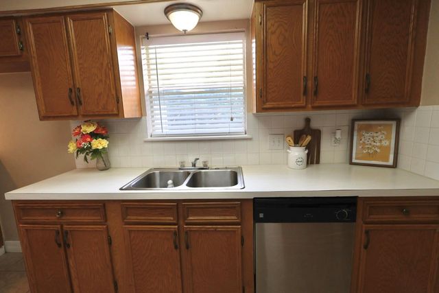 1217 E Brown Lane, Deer Park, TX 77536