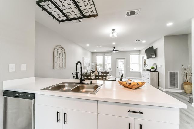 2519 Washington Street 111, Waller, TX 77484