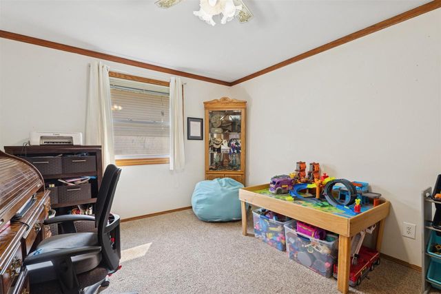 2116 MEADOW GREEN DRIVE, Neenah, WI 54956