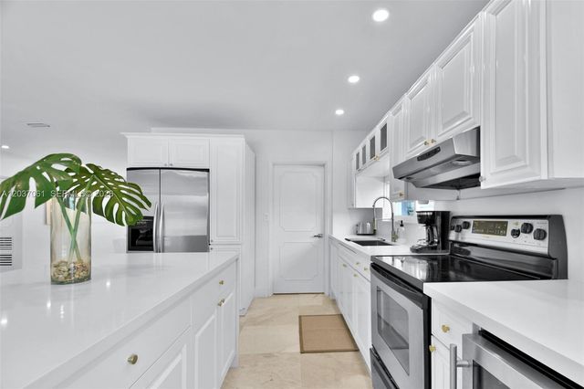 2195 SW 25th Ter, Miami, FL 33133