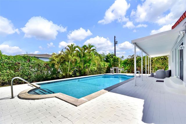 2195 SW 25th Ter, Miami, FL 33133