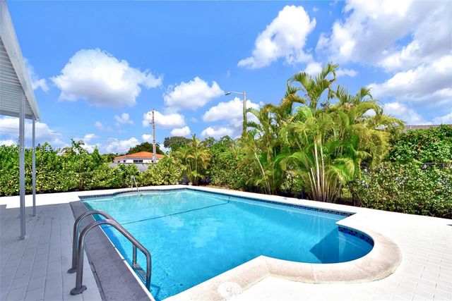 2195 SW 25th Ter, Miami, FL 33133