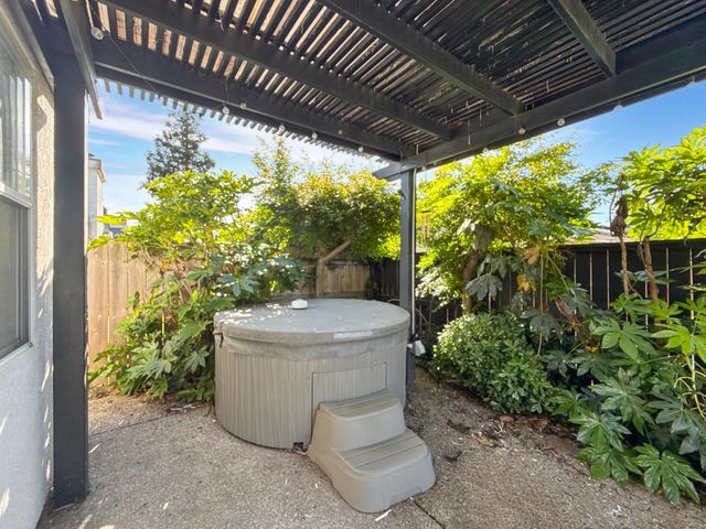3027 Carousel Cir, Stockton, CA 95219