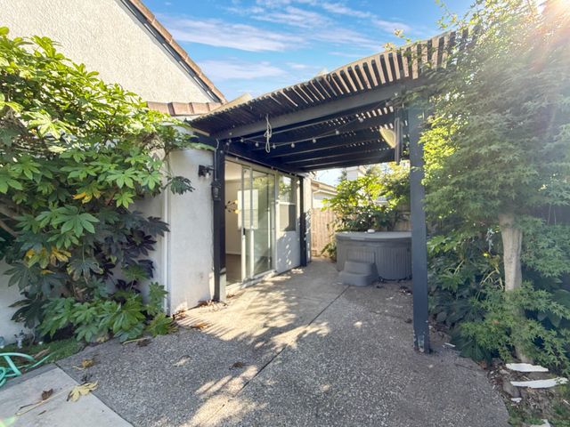 3027 Carousel Cir, Stockton, CA 95219