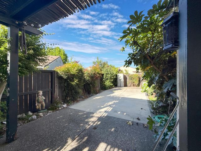 3027 Carousel Cir, Stockton, CA 95219