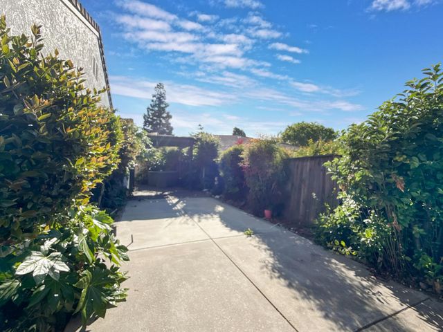 3027 Carousel Cir, Stockton, CA 95219