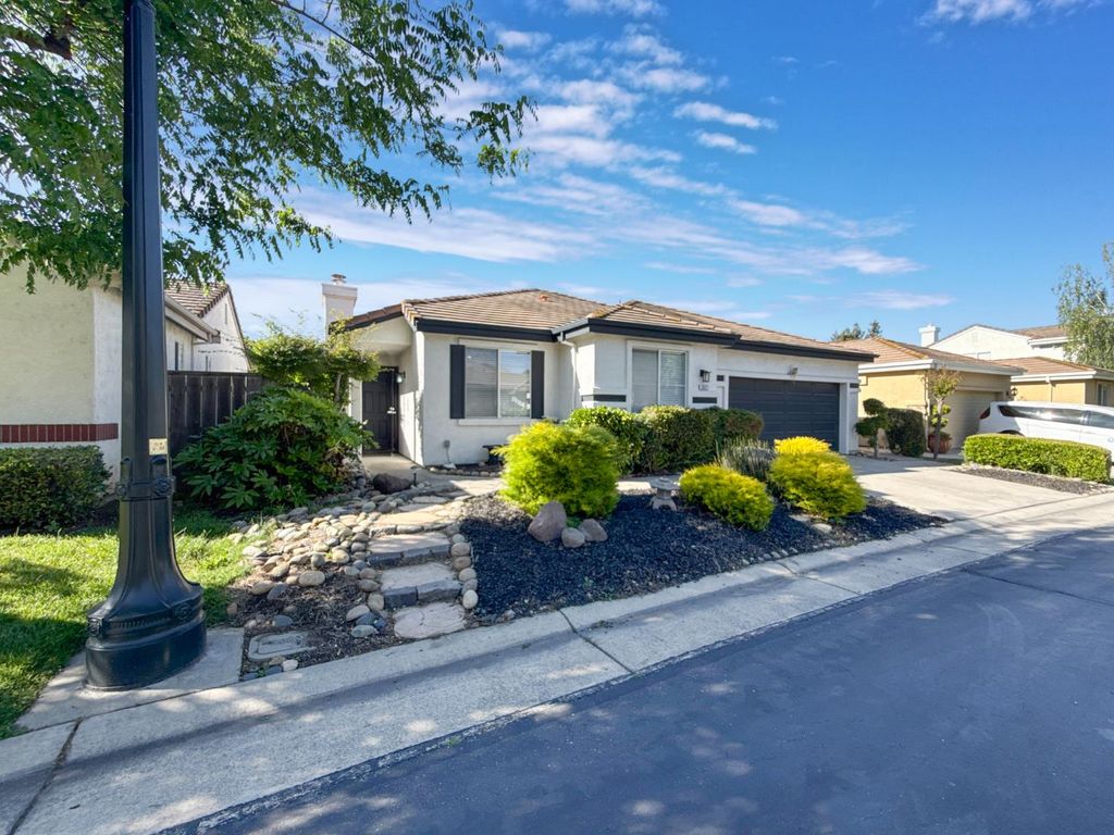 3027 Carousel Cir, Stockton, CA 95219