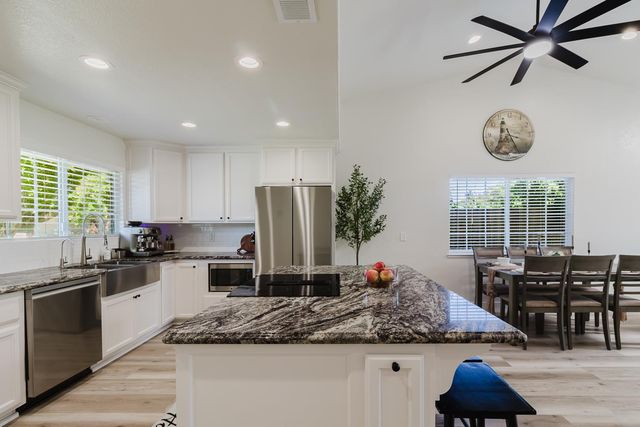 3414 Club Ln, Sacramento, CA 95821