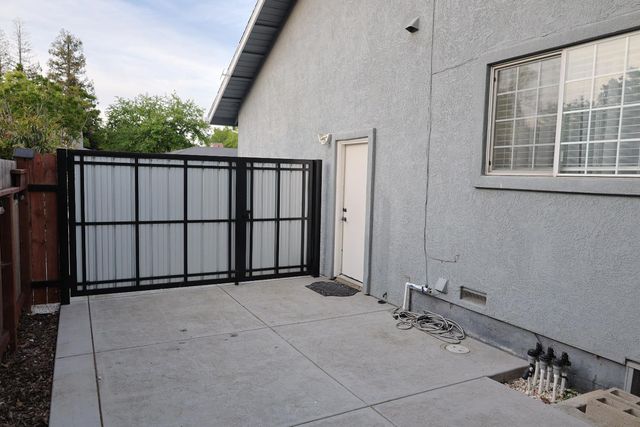 3414 Club Ln, Sacramento, CA 95821