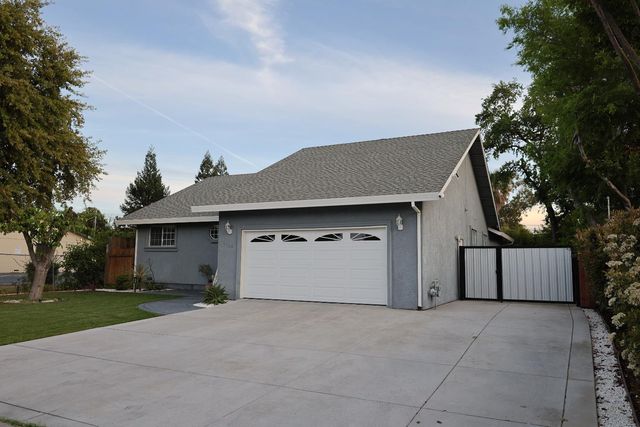 3414 Club Ln, Sacramento, CA 95821