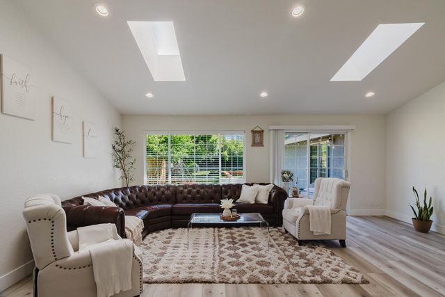 3414 Club Ln, Sacramento, CA 95821