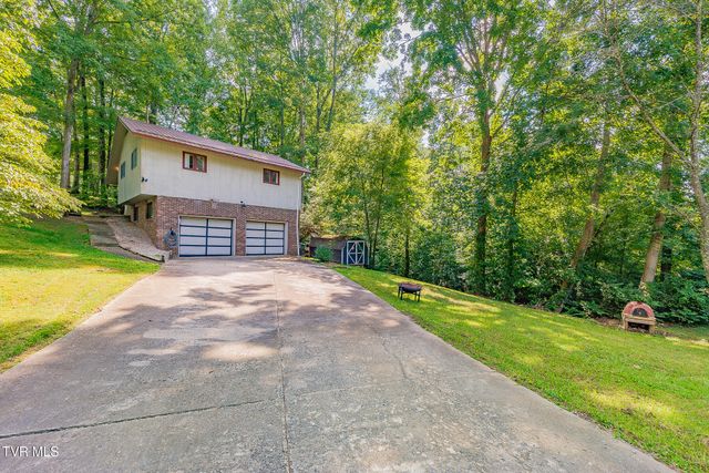 625 Dover Avenue, Mount Carmel, TN 37645