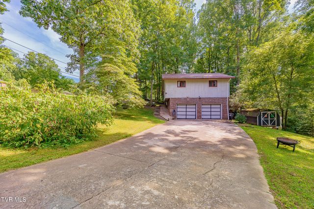 625 Dover Avenue, Mount Carmel, TN 37645