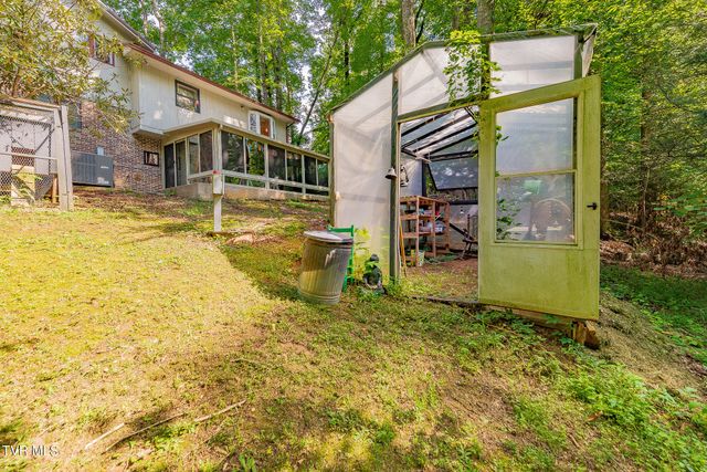 625 Dover Avenue, Mount Carmel, TN 37645