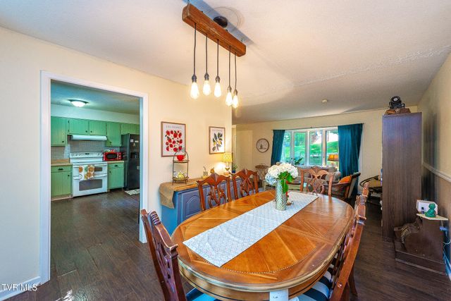 625 Dover Avenue, Mount Carmel, TN 37645