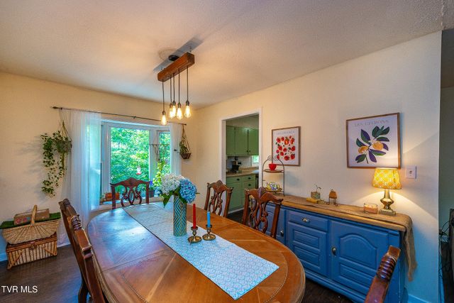 625 Dover Avenue, Mount Carmel, TN 37645