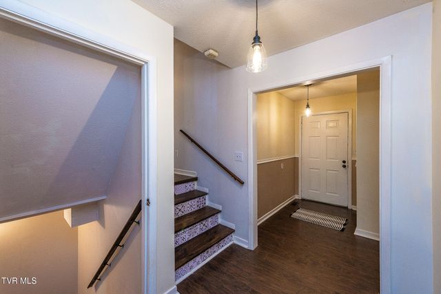 625 Dover Avenue, Mount Carmel, TN 37645