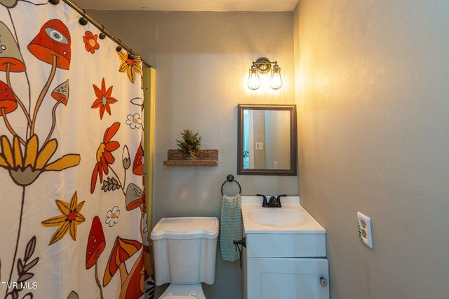 625 Dover Avenue, Mount Carmel, TN 37645