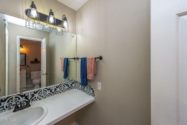 625 Dover Avenue, Mount Carmel, TN 37645