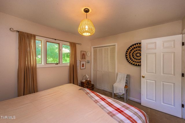 625 Dover Avenue, Mount Carmel, TN 37645