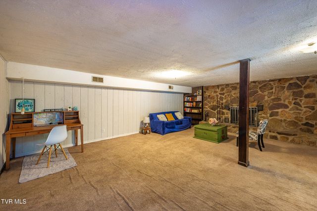 625 Dover Avenue, Mount Carmel, TN 37645