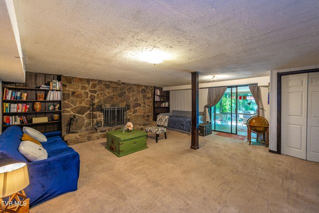 625 Dover Avenue, Mount Carmel, TN 37645