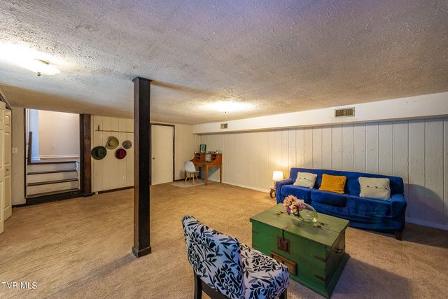 625 Dover Avenue, Mount Carmel, TN 37645