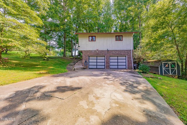 625 Dover Avenue, Mount Carmel, TN 37645