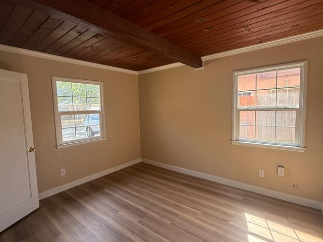 5420 70th St, Sacramento, CA 95820
