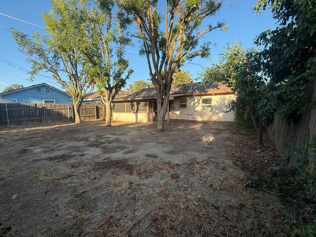 5420 70th St, Sacramento, CA 95820