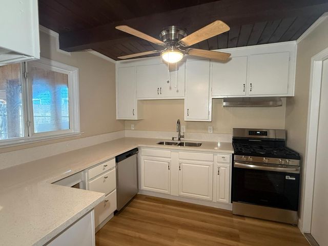 5420 70th St, Sacramento, CA 95820