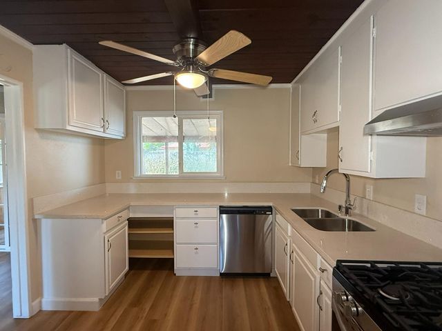 5420 70th St, Sacramento, CA 95820