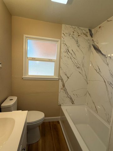 5420 70th St, Sacramento, CA 95820