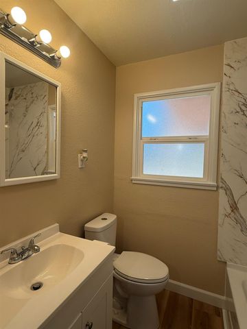 5420 70th St, Sacramento, CA 95820