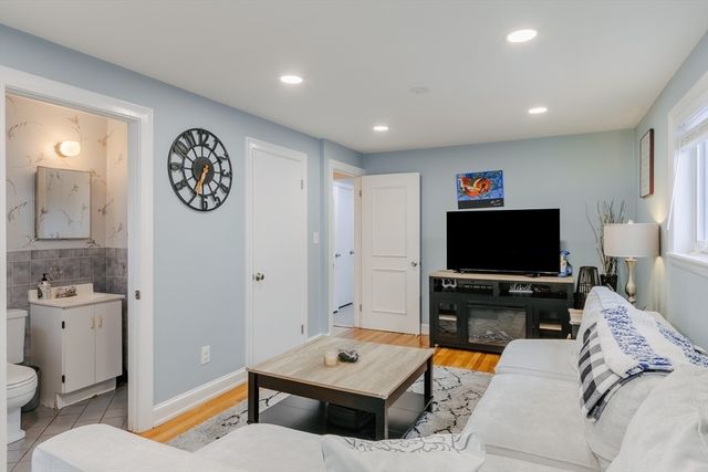 19 Miriam Road, Waltham, MA 02451