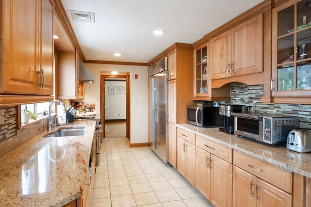 19 Miriam Road, Waltham, MA 02451