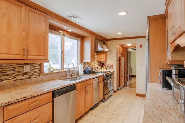 19 Miriam Road, Waltham, MA 02451