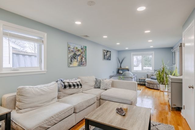 19 Miriam Road, Waltham, MA 02451