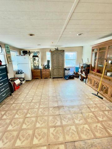 314 River Road, Shirley, NY 11967