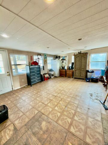 314 River Road, Shirley, NY 11967